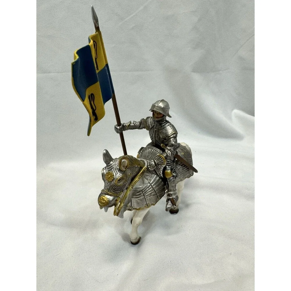 Schleich Knight Flag Bearer On White Horse With Sword 70008 Blue Yellow Flag